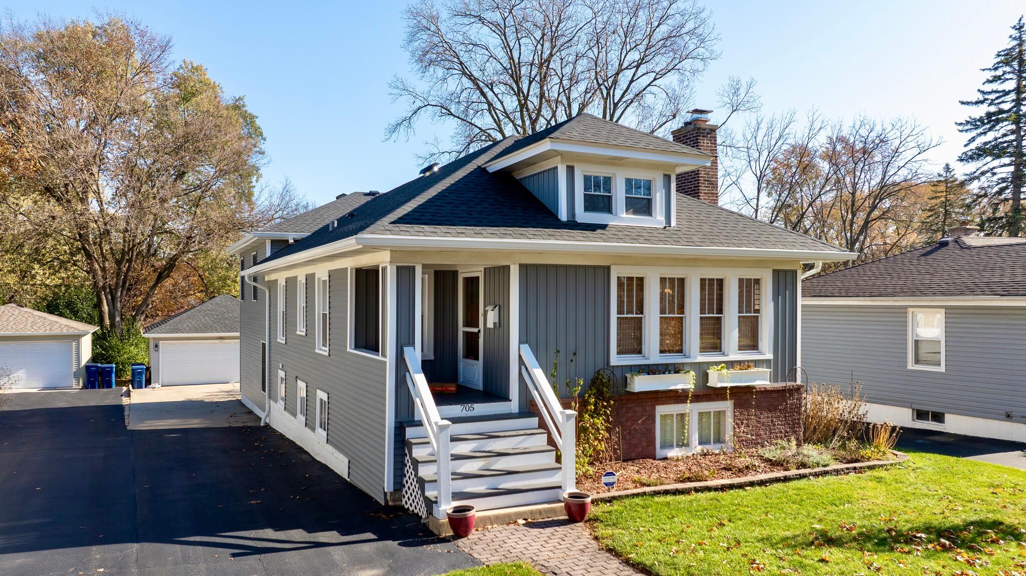 Rockford roofing company near me